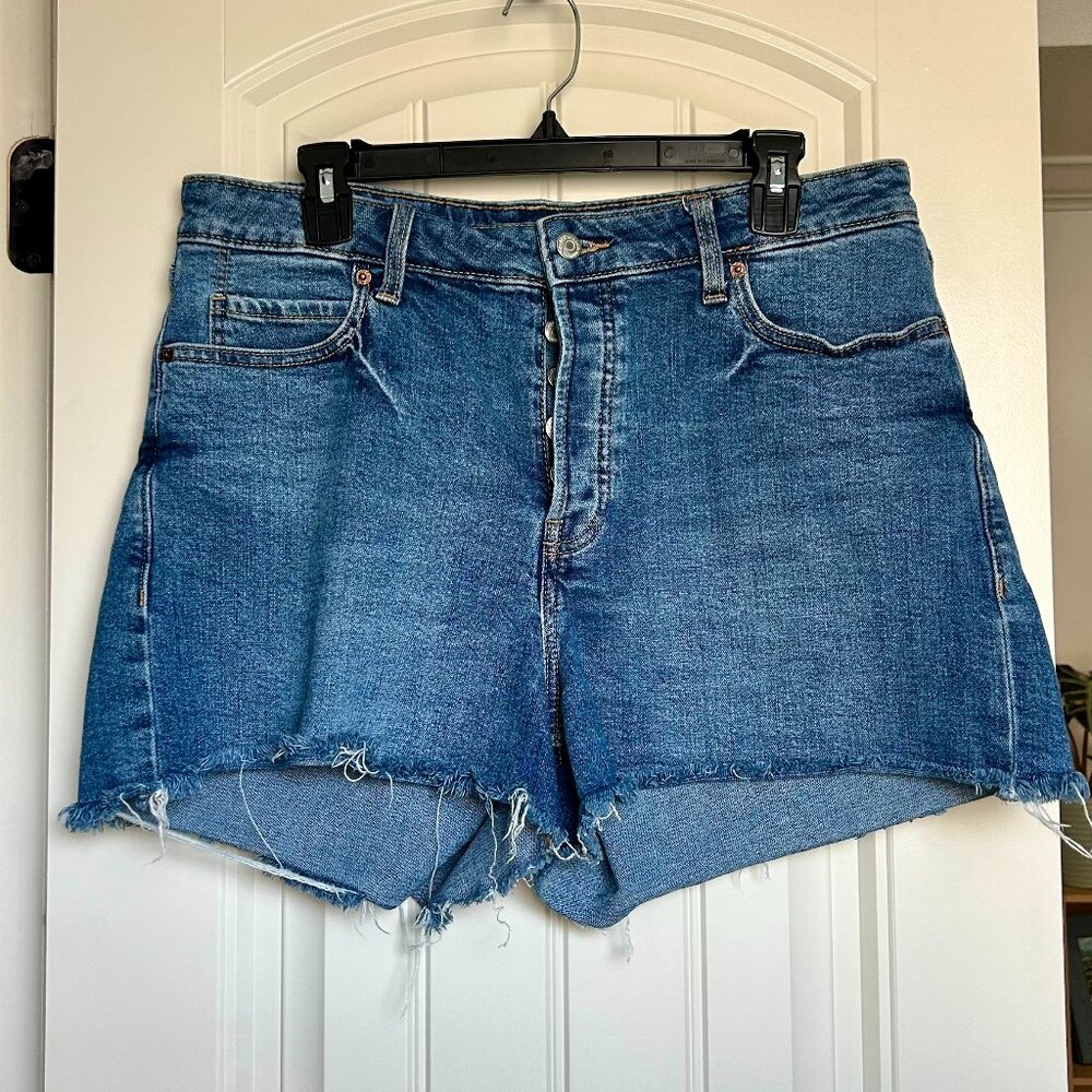 GUC High-Waisted Cutoff Shorts